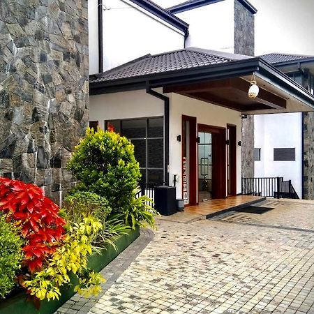Riverbank Resort Gampola Extérieur photo