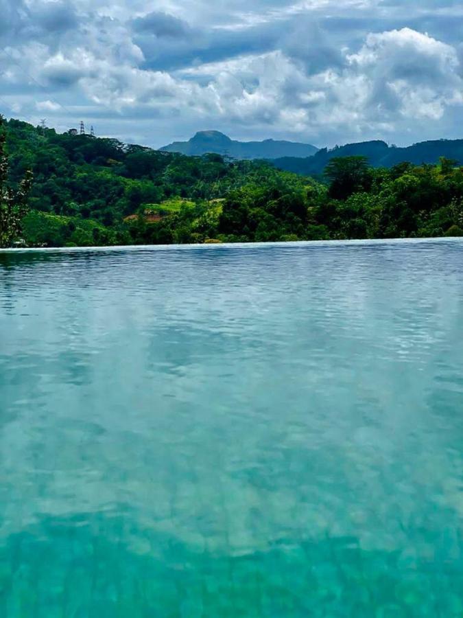 Riverbank Resort Gampola Extérieur photo