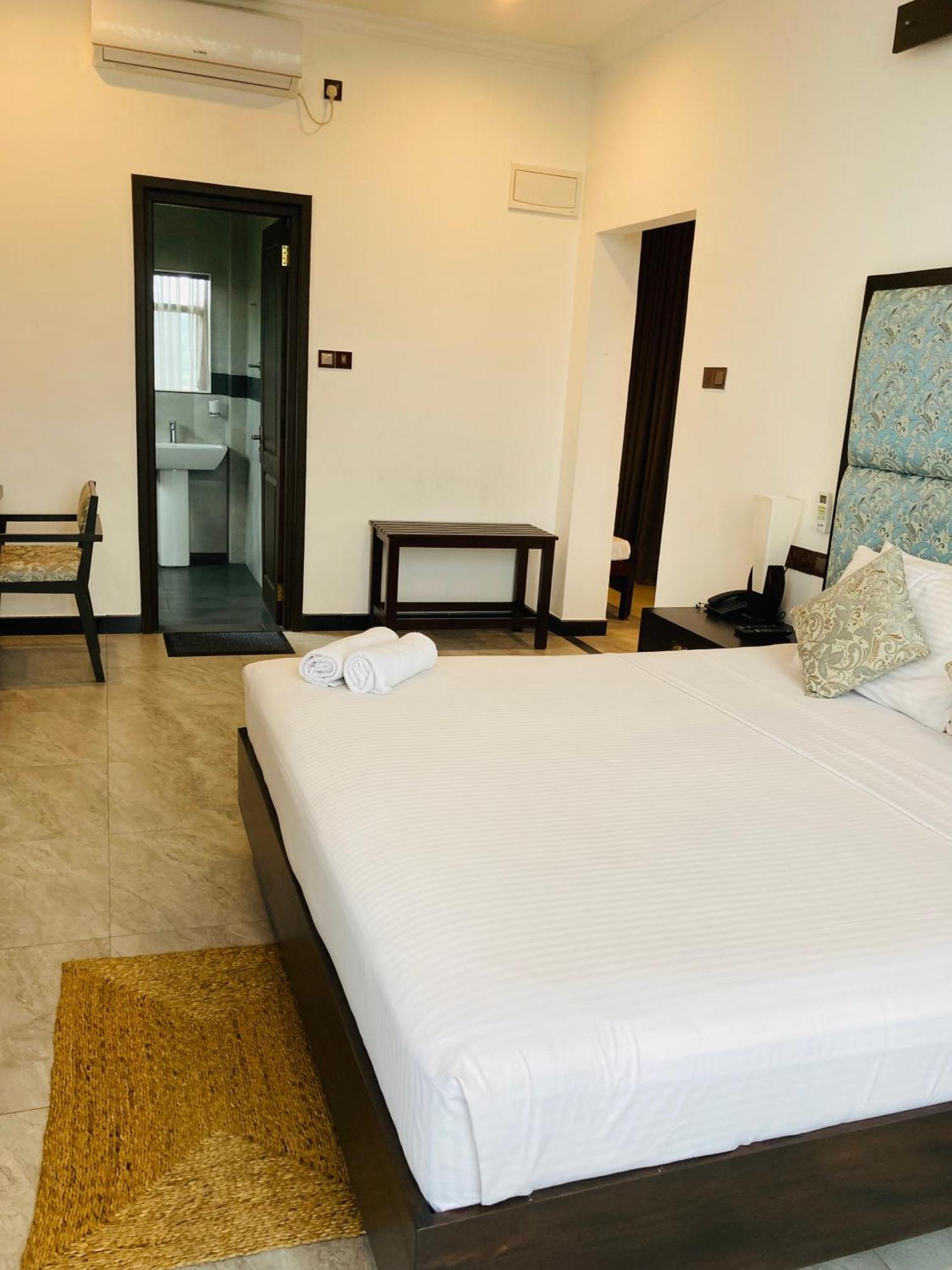 Riverbank Resort Gampola Extérieur photo