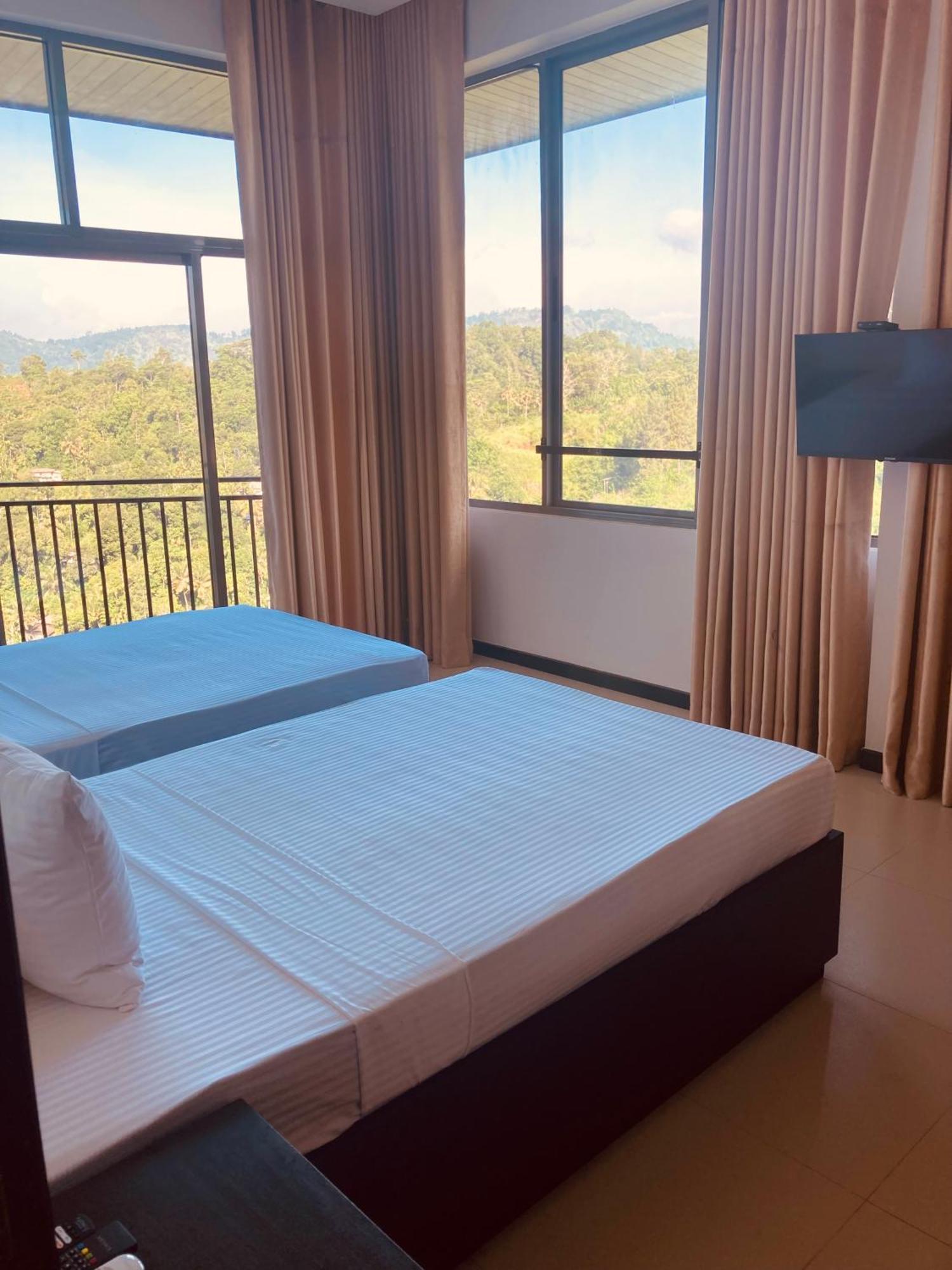 Riverbank Resort Gampola Extérieur photo