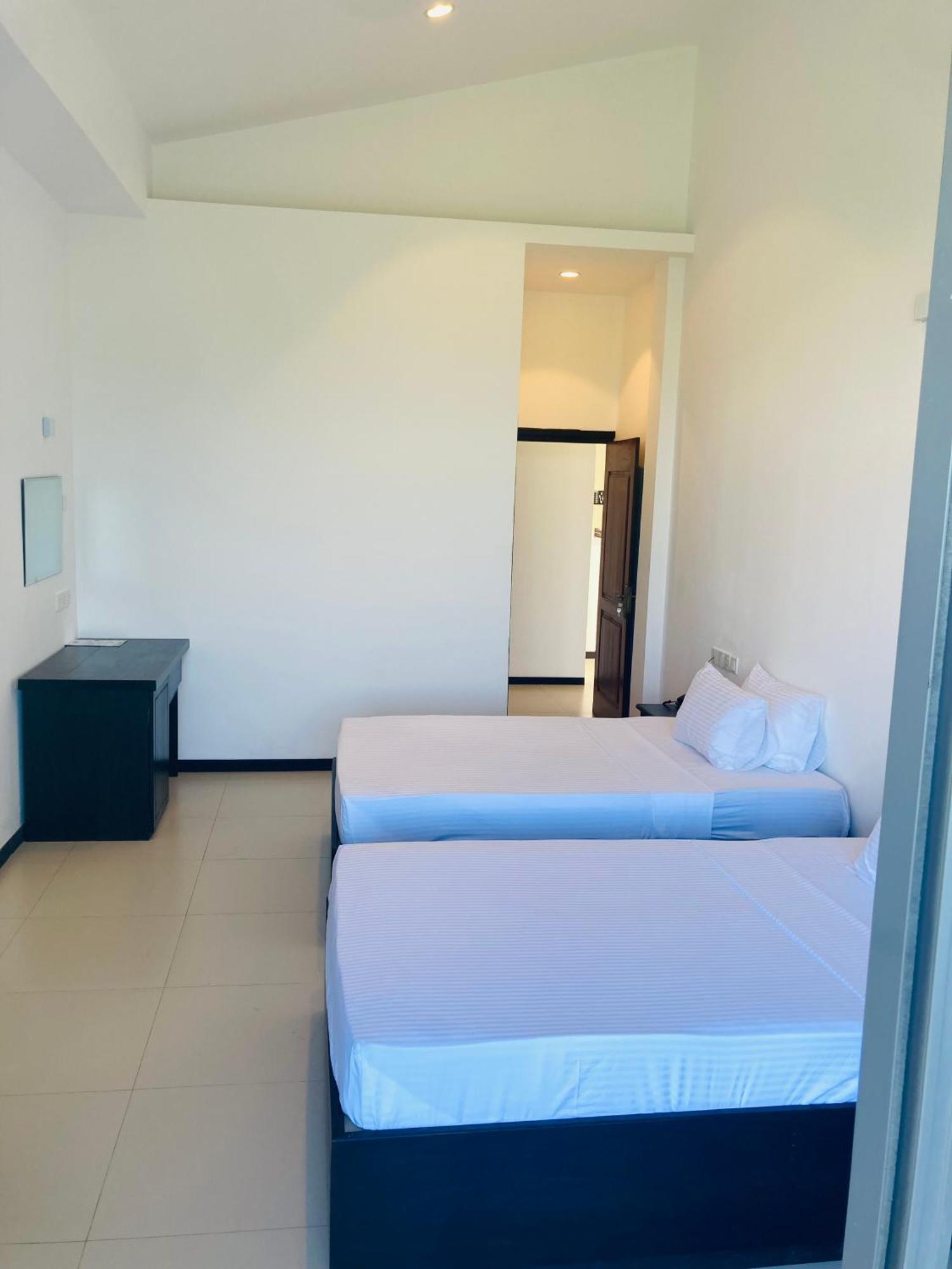 Riverbank Resort Gampola Extérieur photo