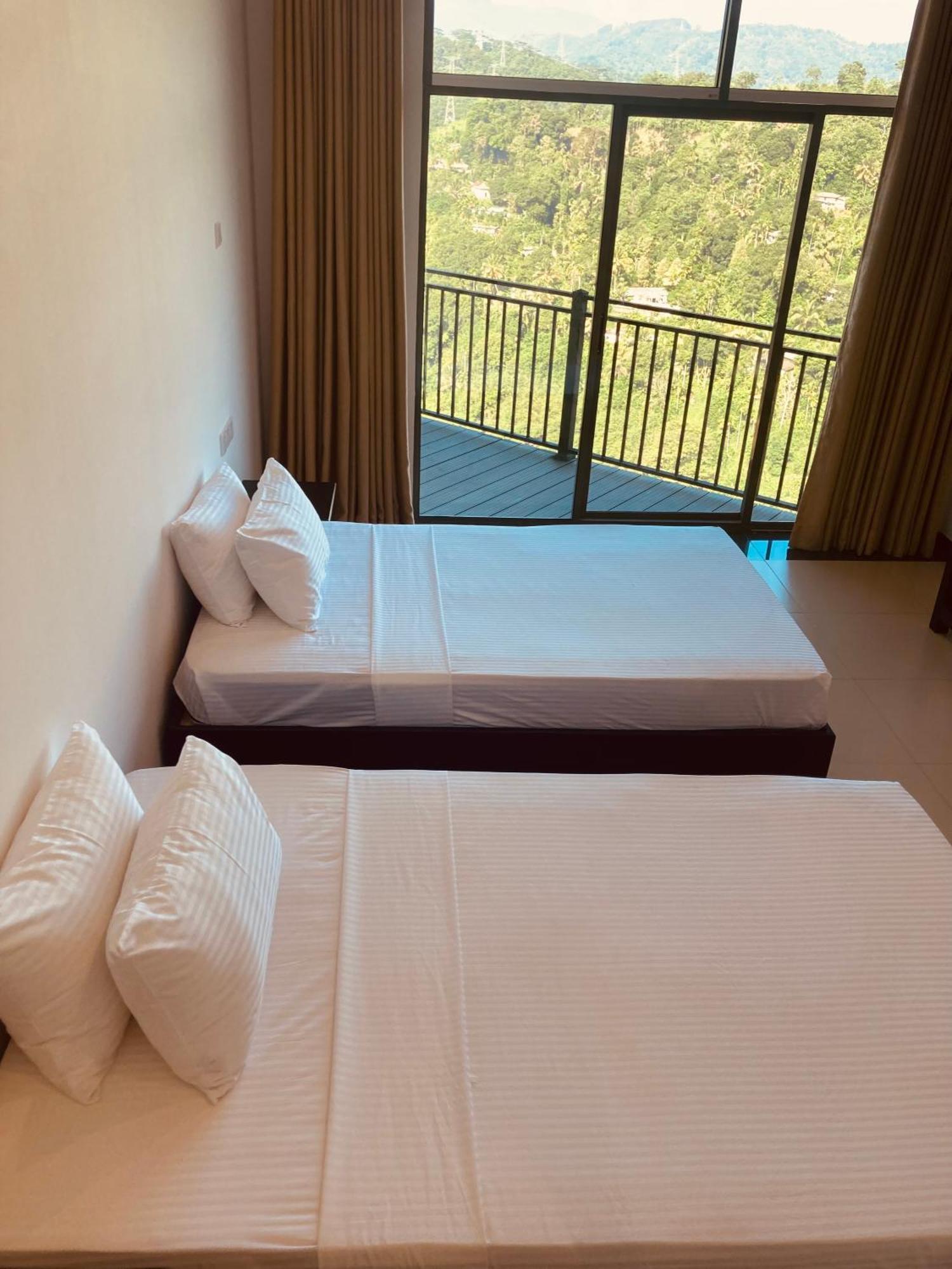 Riverbank Resort Gampola Extérieur photo