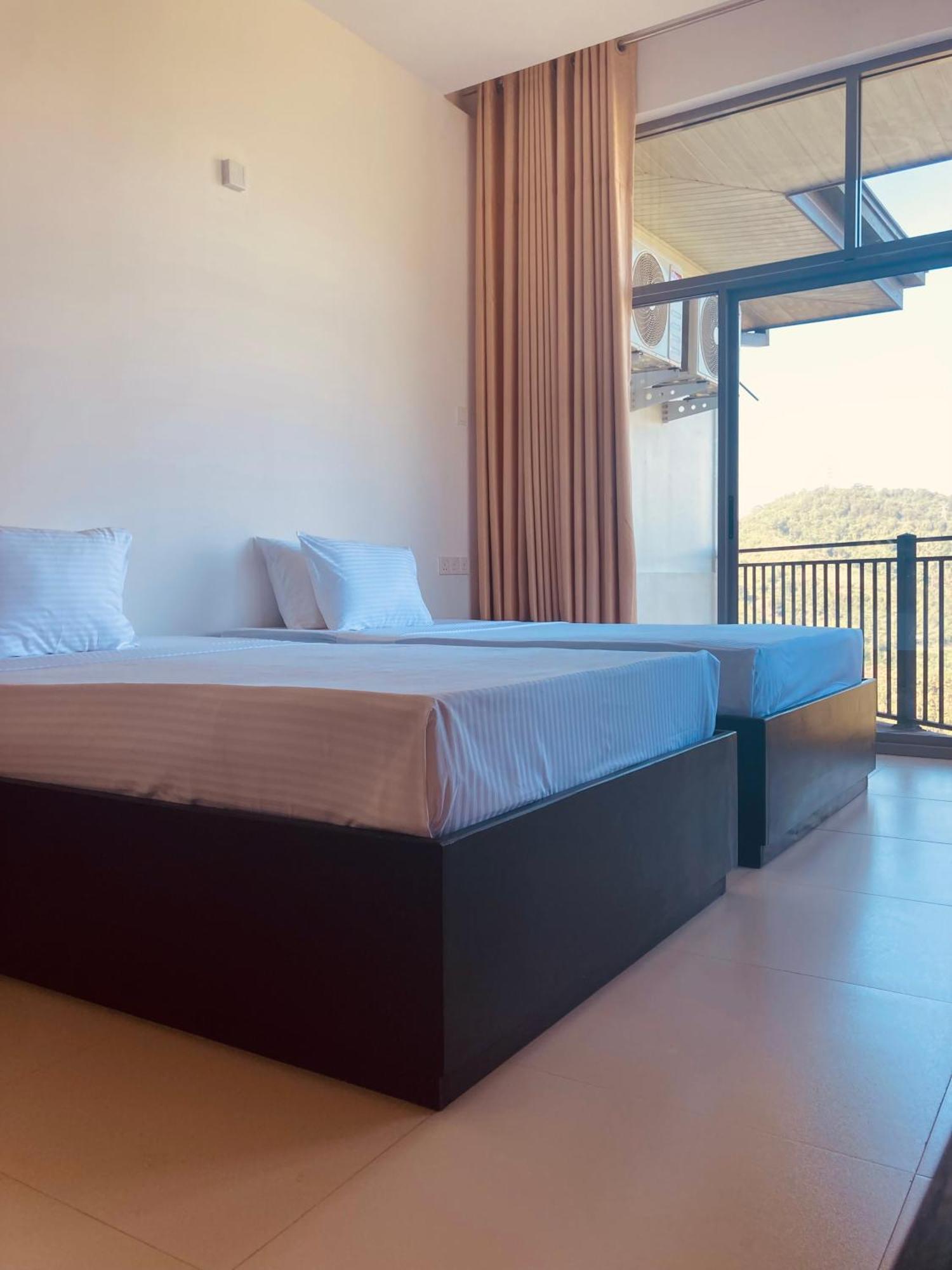 Riverbank Resort Gampola Extérieur photo